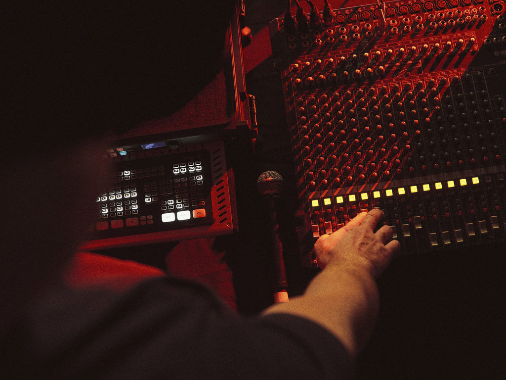 Multi lighting technician